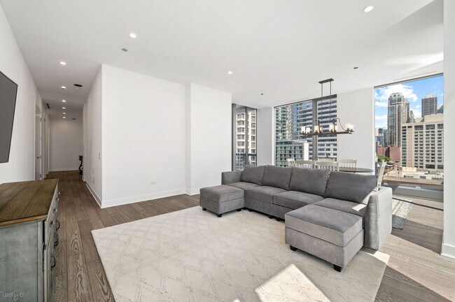 Building Photo - 403 N Wabash Ave