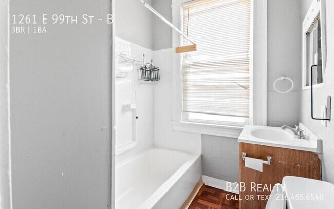 Building Photo - 1261 E 99th St