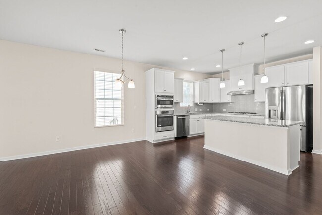 Building Photo - 3 Bedroom Home in Belmont!
