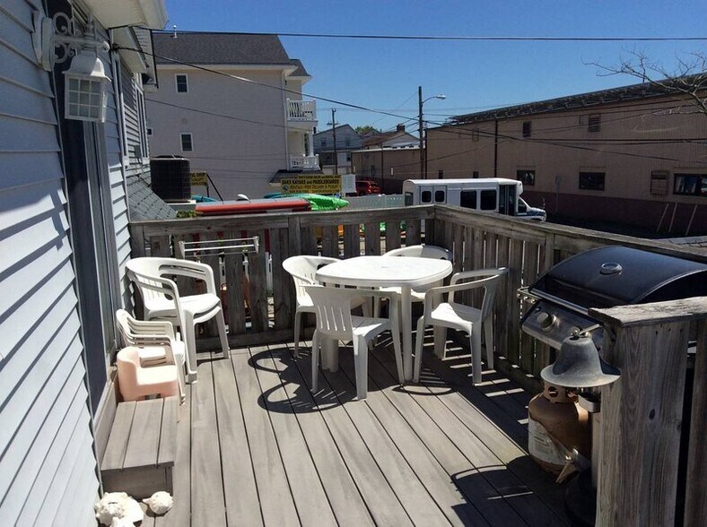 Building Photo - 1025 Simpson Ave