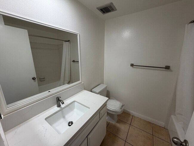 Building Photo - 2 BEDROOM CONDO UNIT IN THE WEST LA AREA 646 481 4404