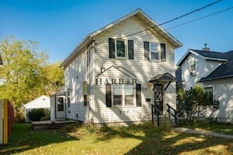 Building Photo - 4 Bedroom Home-Walking Distance to Downtown Rochester!