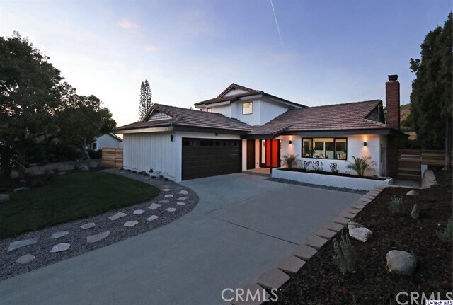 Building Photo - 4765 Round Top Dr