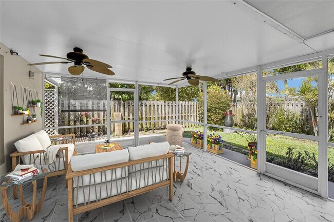 Building Photo - 2725 SE 5th Ct