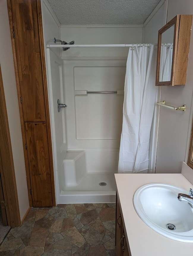 Building Photo - Attractive 3 bedroom 2 bath House in Quiet Lewiston Neighborhood