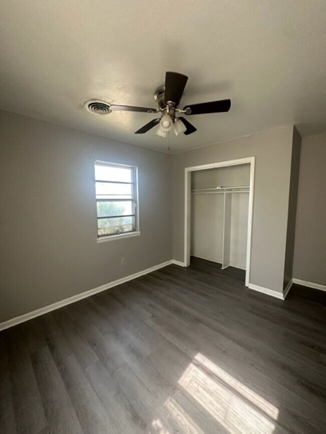 Building Photo - 2818 S 39th St