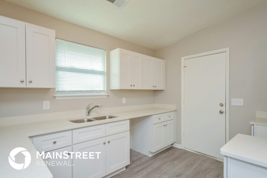 Building Photo - 5586 Mallard Trail