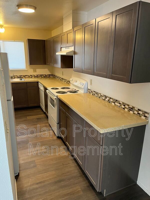 Building Photo - 1910 Grande Cir