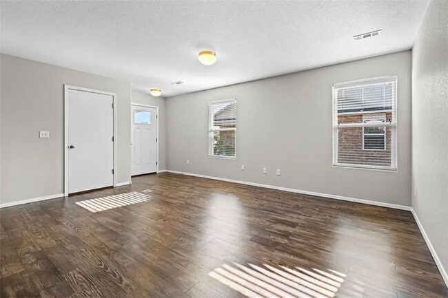 Building Photo - 246 E Anabranch Ct