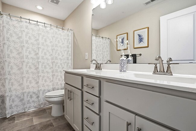 Building Photo - GORGEOUS 4 bedroom Single Family Home - Conveniently located to Fort Bragg