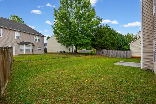 Building Photo - 4 bed/2.5 bath in Matthews - 1st Month's Rent only $1000!