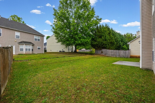 Building Photo - 4 bed/2.5 bath with dedicated office space!