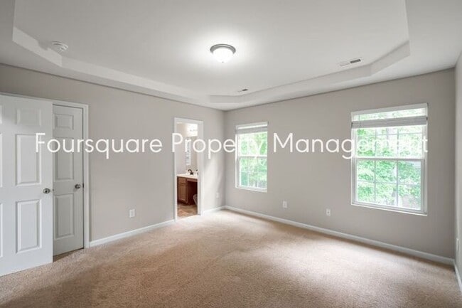 Building Photo - 4-Bed Single Family Home with Open Layout,...