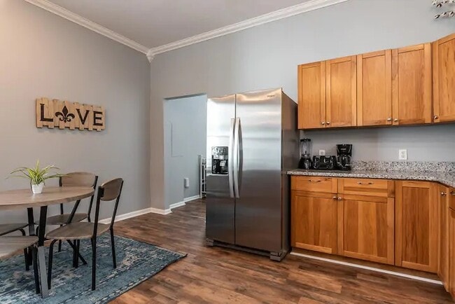 Building Photo - 466 E Brandeis Ave