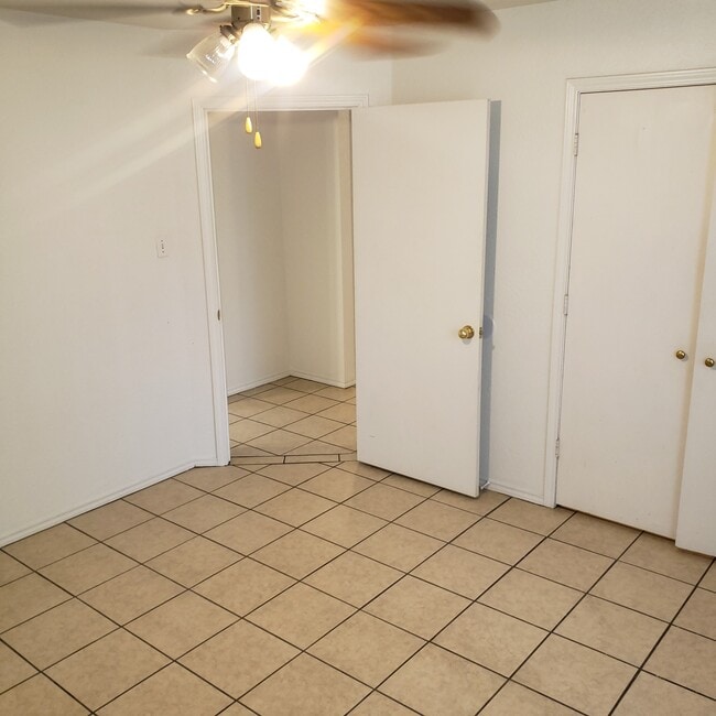 UNIT C, bedroom - 605 College St