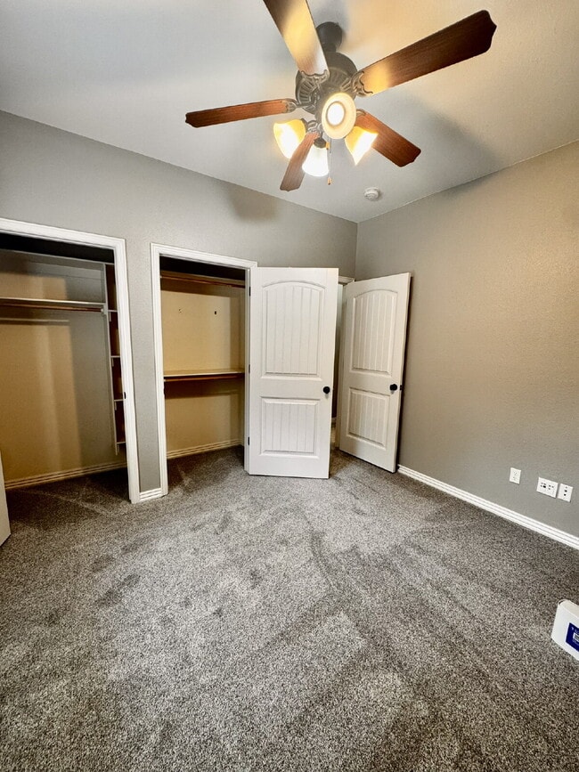 Building Photo - 6108 S 39th Pl