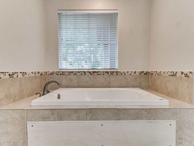 Building Photo - This stunning 4-bedroom, 3.5-bathroom home...
