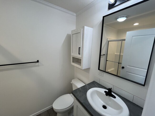 Building Photo - 9 Swan Ln