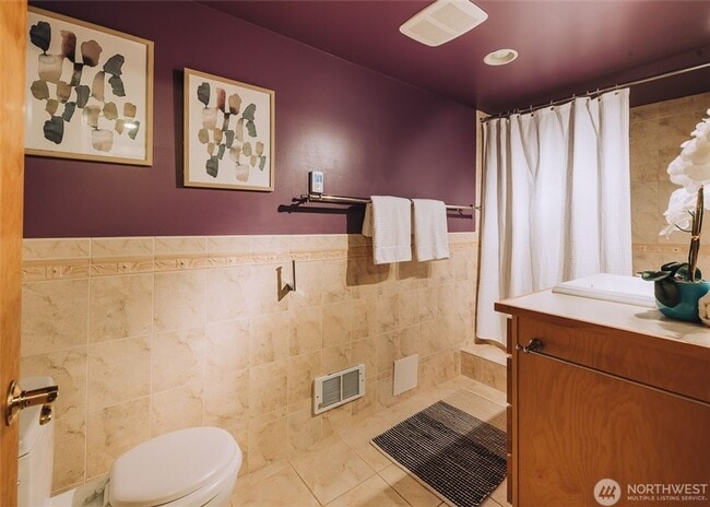 Building Photo - Charming 1940s Classic Brick Home