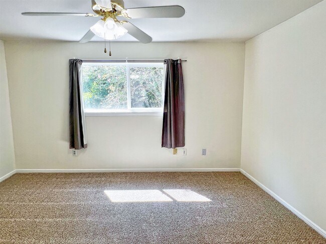 Building Photo - 16902 Summit Oaks Ln