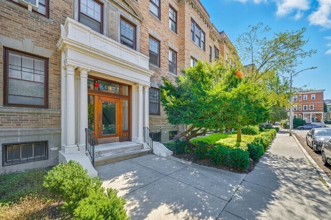 Building Photo - 4 Crawford St