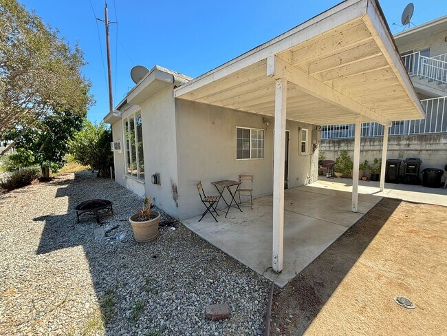 Primary Photo - 256 W Valencia Ave