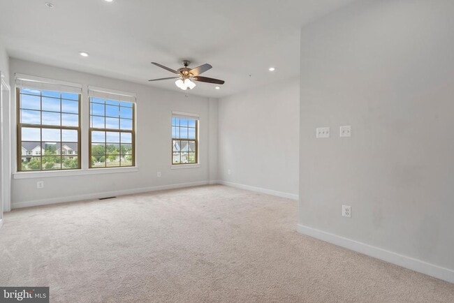 Building Photo - 5908 Etterbeek St