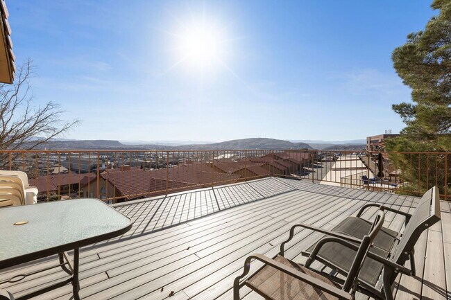 Building Photo - 161 W 950 S