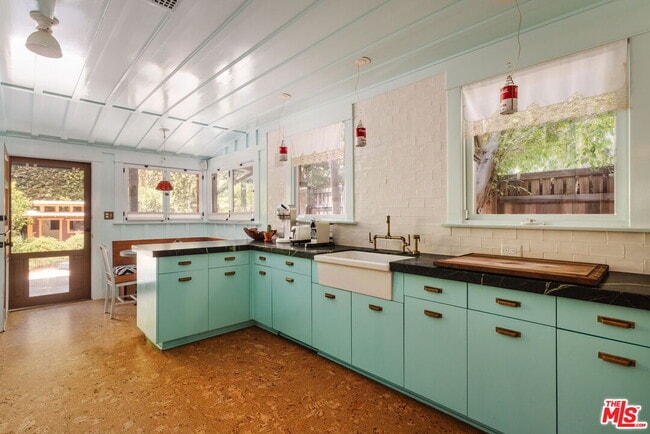 Building Photo - 1951 Canyon Dr