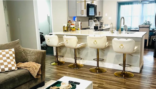 Building Photo - 1204 E Lambright St