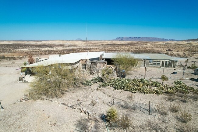 Building Photo - 400 N Smiling Dog Trail