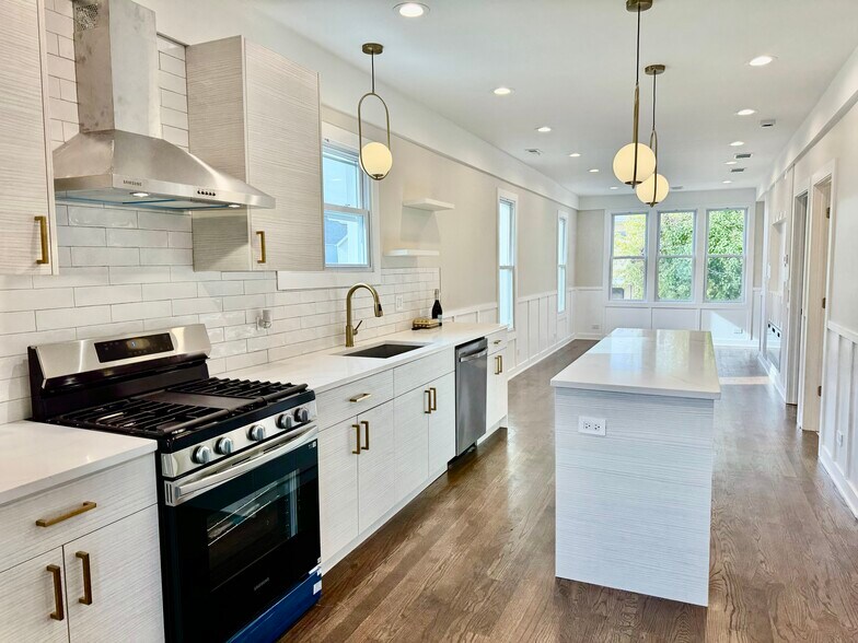 Building Photo - 3135 S 53rd Ave