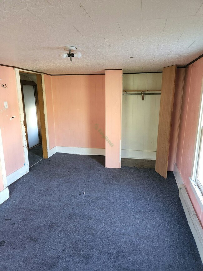 Building Photo - 701 Mino Dr