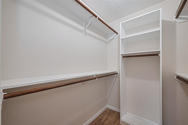 Building Photo - 1372 W Pine Lake Cir