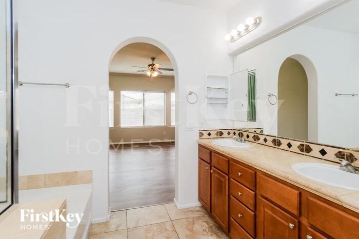 Building Photo - 10769 E Marigold Ct