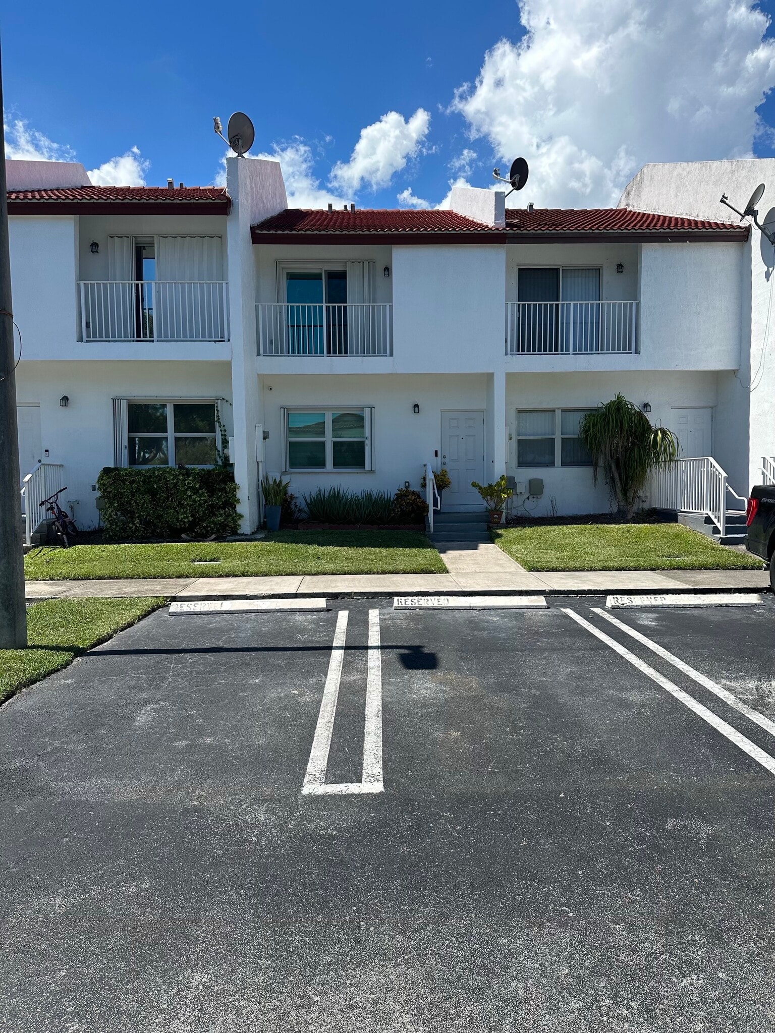 Building Photo - 20764 SW 82nd Ave