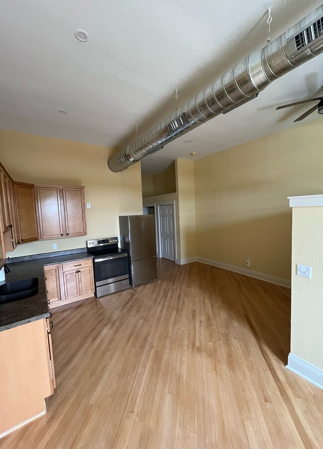 Primary Photo - Apartments at the Crossing