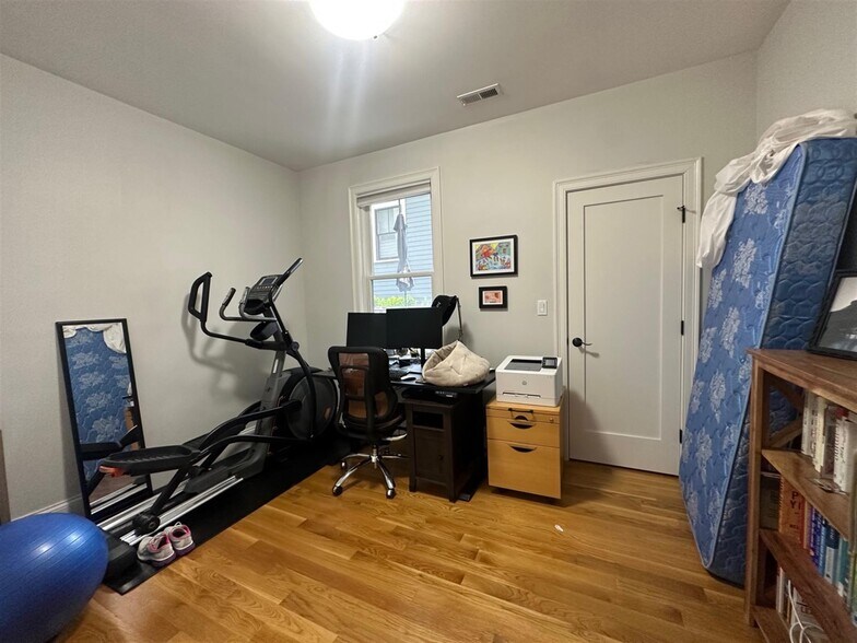 Building Photo - 22 Linden Ave