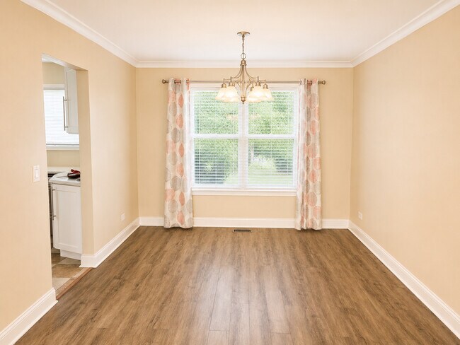 Building Photo - 320 Thistle Dr