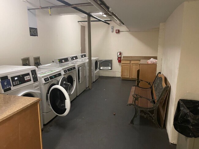 Building Photo - PACKARDS CORNER BU,  Renovated 3 bed  NO FEE ..Open Layout, Porch, 1.5 bath  equal Large bedrooms...