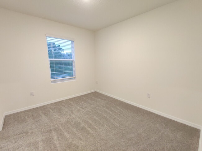 Building Photo - 423 Whispering Oaks Ct