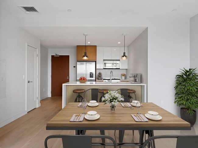 Building Photo - 375 Canal St