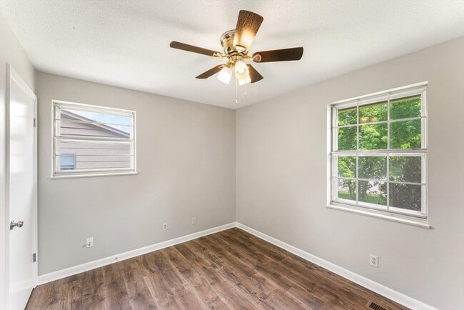 Building Photo - 7308 Meadowbrook Cir