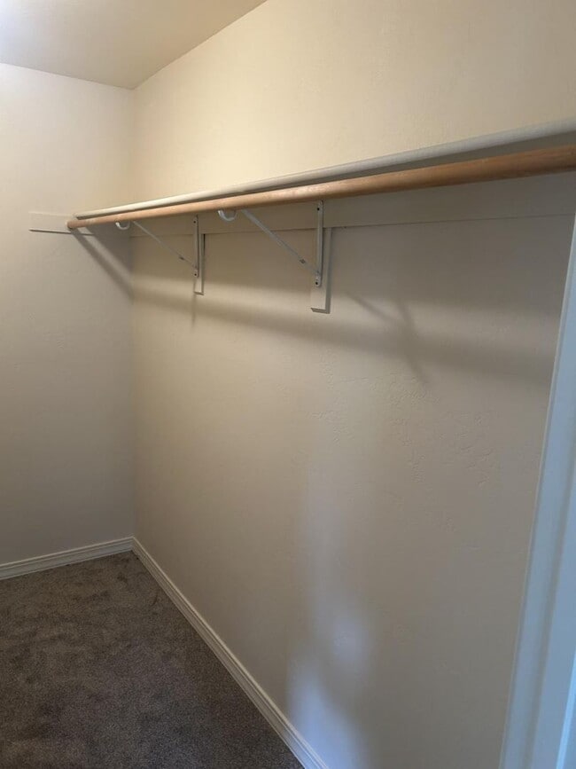 Building Photo - Charming 3-Bedroom, 2-Bath Townhouse Near ...
