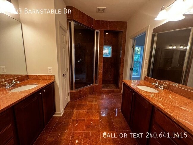 Building Photo - 2203 Barnstable Dr