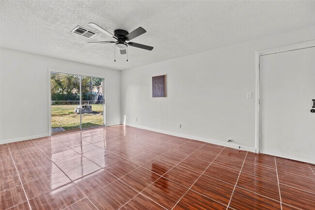 Building Photo - 10027 Valley Sun Dr