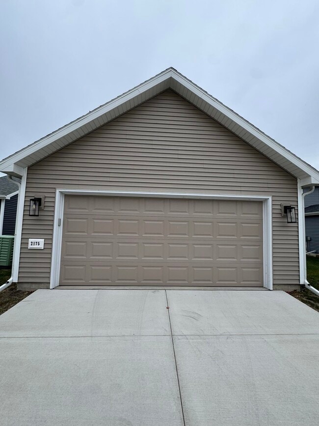 Building Photo - 2175 Autumn Lake Parkway