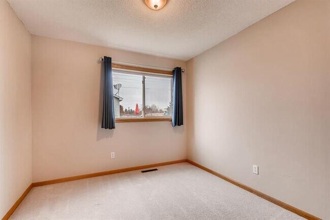 Building Photo - 2831 Carver Park Cir, Woodbury, MN, 55125