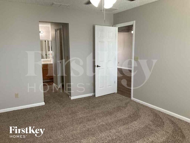 Building Photo - 2225 Pierce Arrow Dr