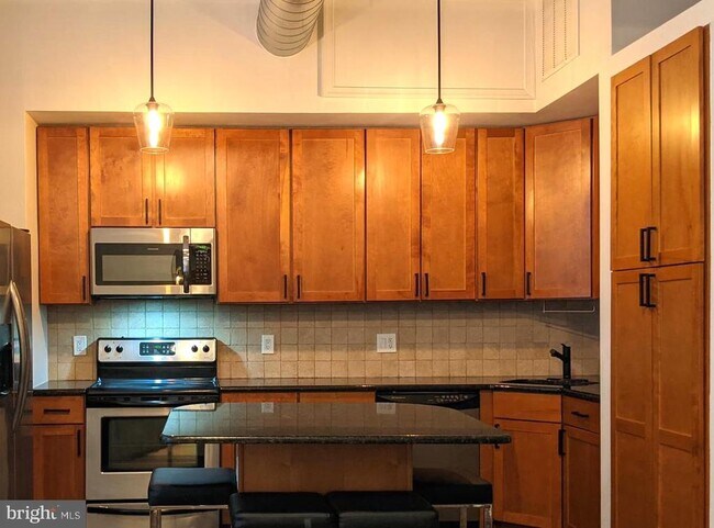 Building Photo - 1100 S Broad St